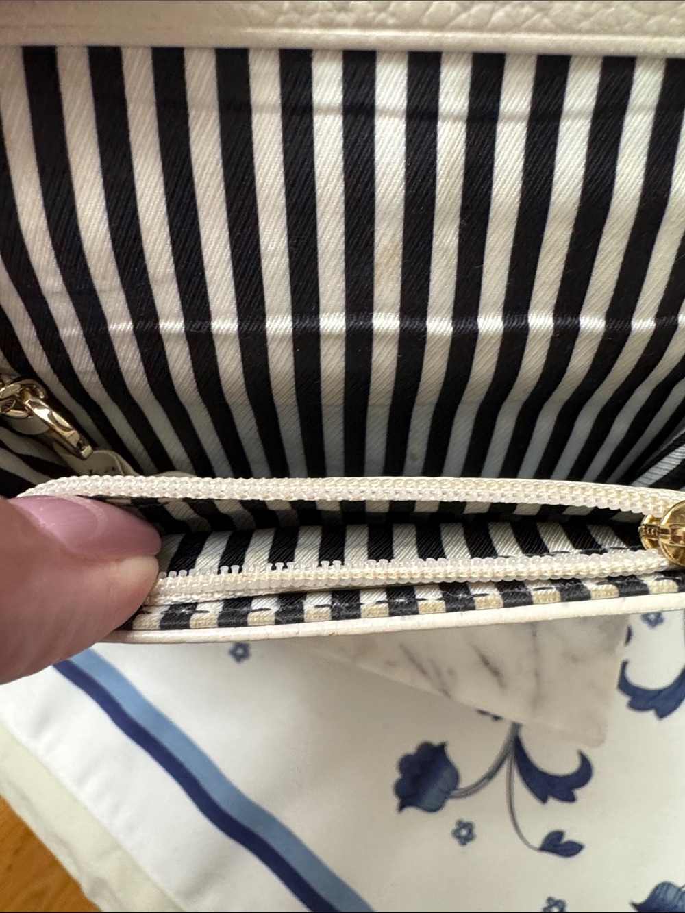 kate spade Cream and Black Leather Bow Wallet - Picture 9 of 11